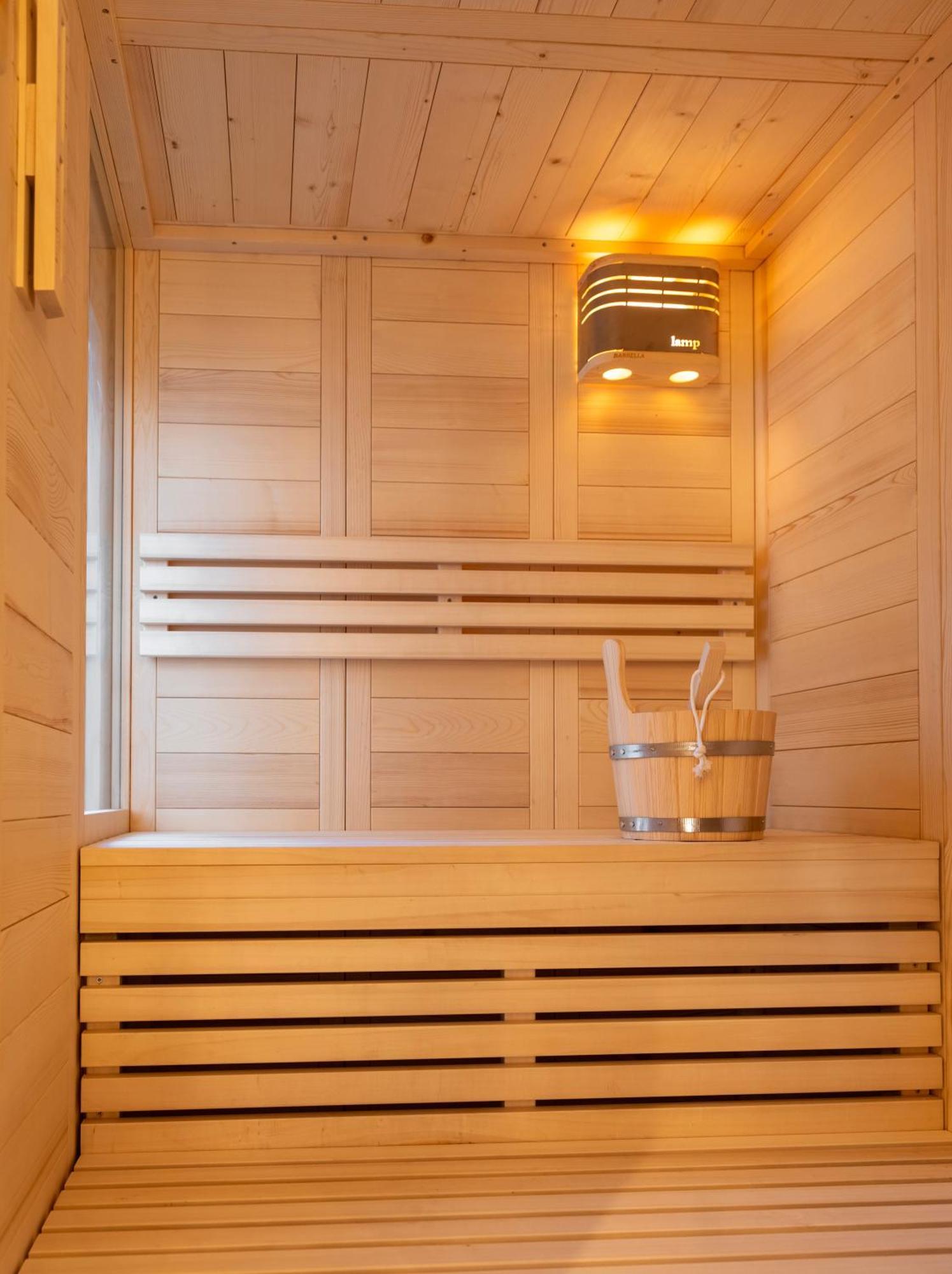 Derouse Eva Suite Jacuzzi & Sauna 雅典 外观 照片